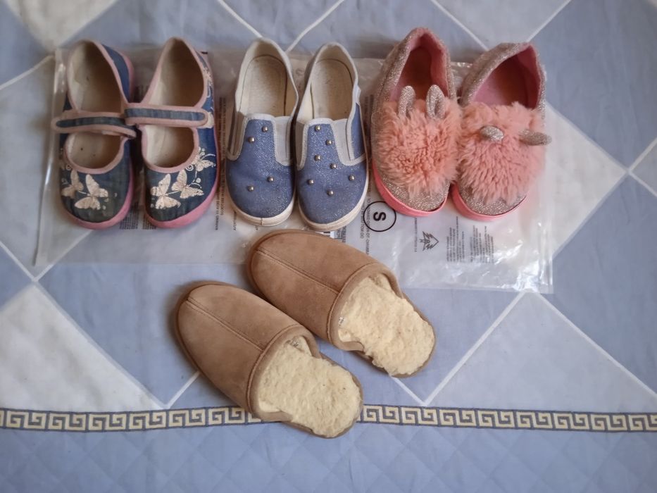 Продам пакет взуття для дівчинки
