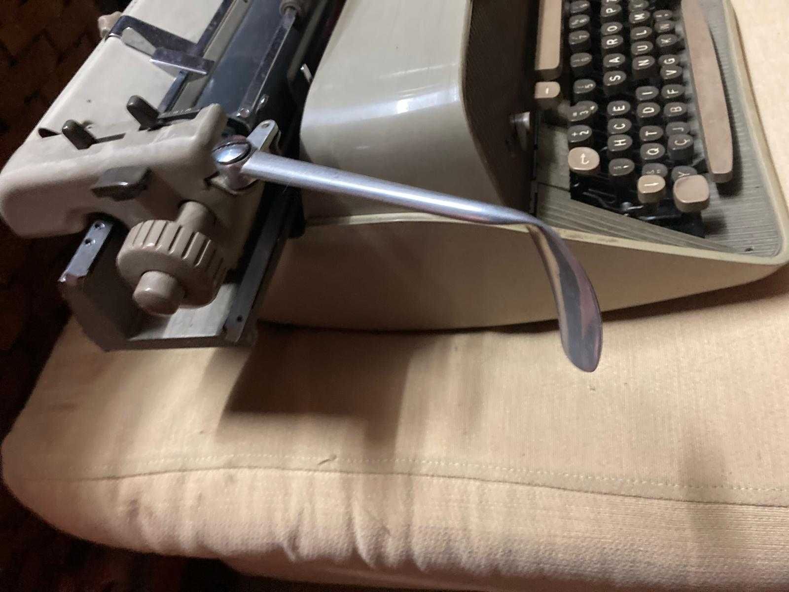 Máquina de escrever MESSA
