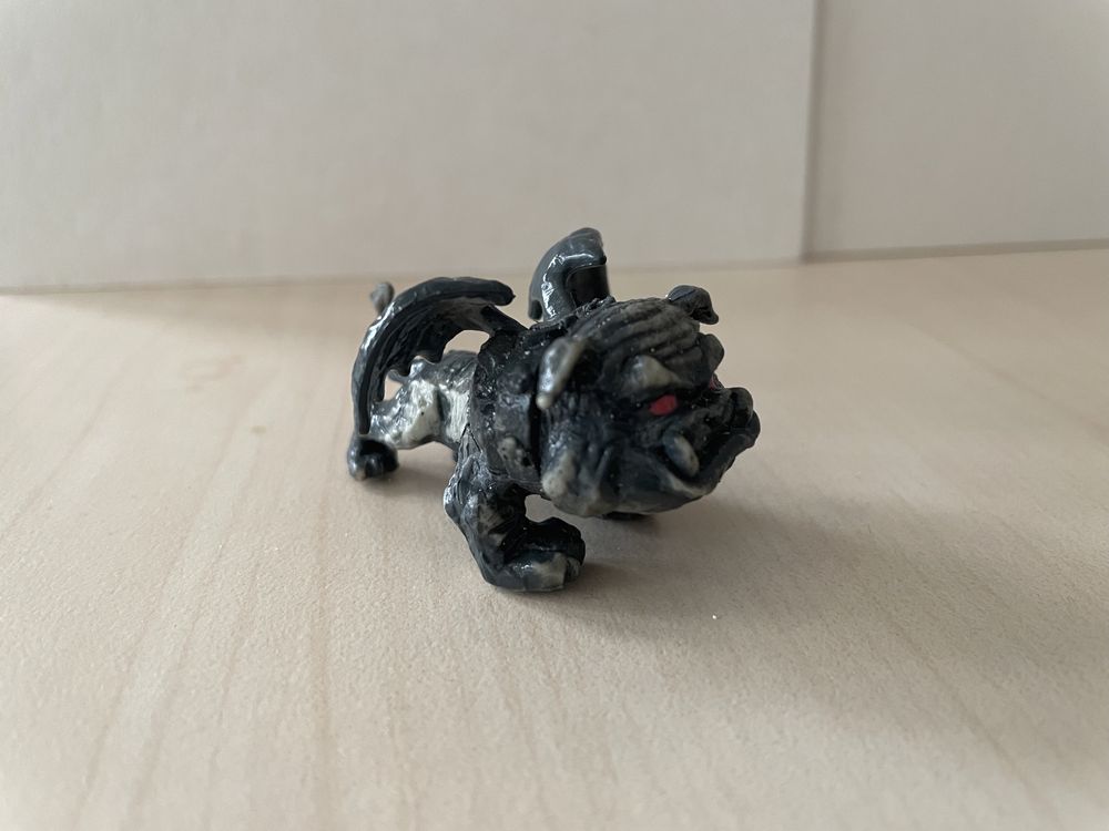 Figurka MONSTER HIGH Clawd Wolf Pet Gargoyle Bulldog Rockseena