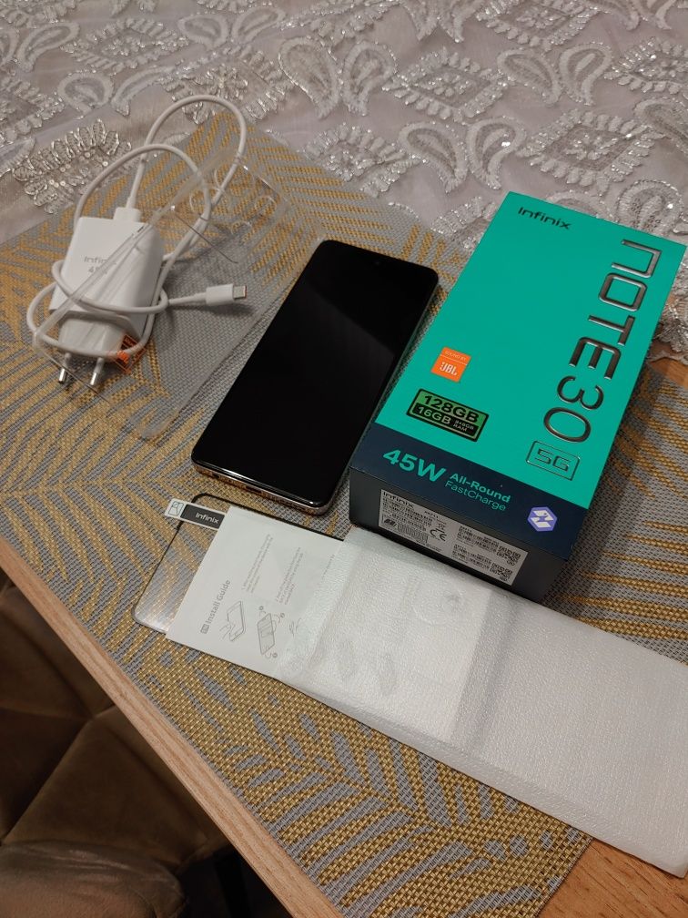 Infinix note 30 128gb/16. Ekran 120hz pomarańcz. 2 miesięczny