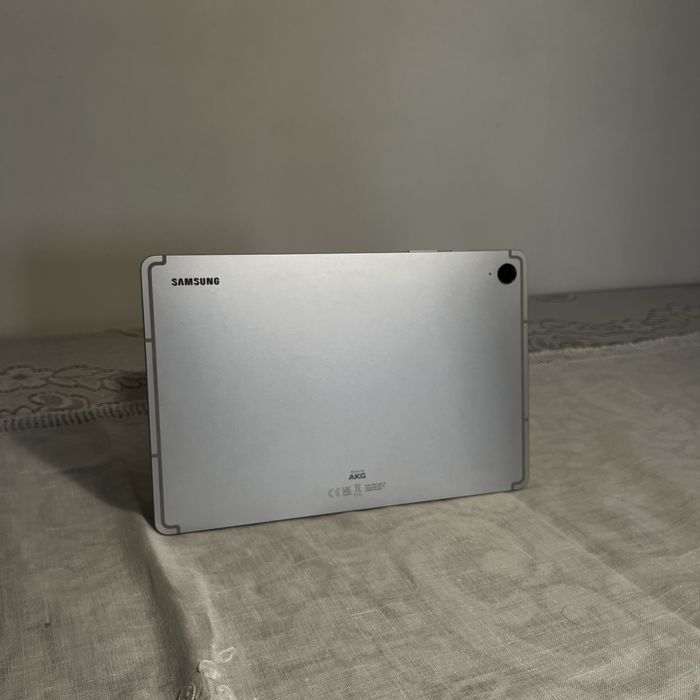 Samsung Galaxy Tab S9 FE - Usado | 256 GB | 8 Memória RAM | 10.9”