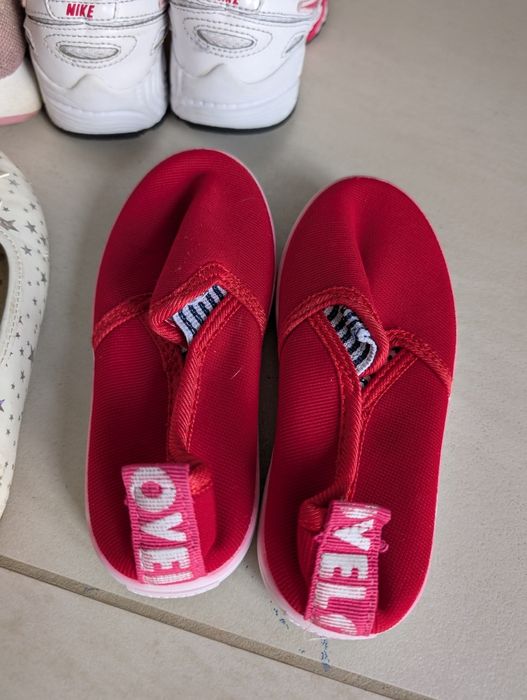 7 par butów dla 3-4 latka. Wszystkie w stanie dobrym, do chodzenia.