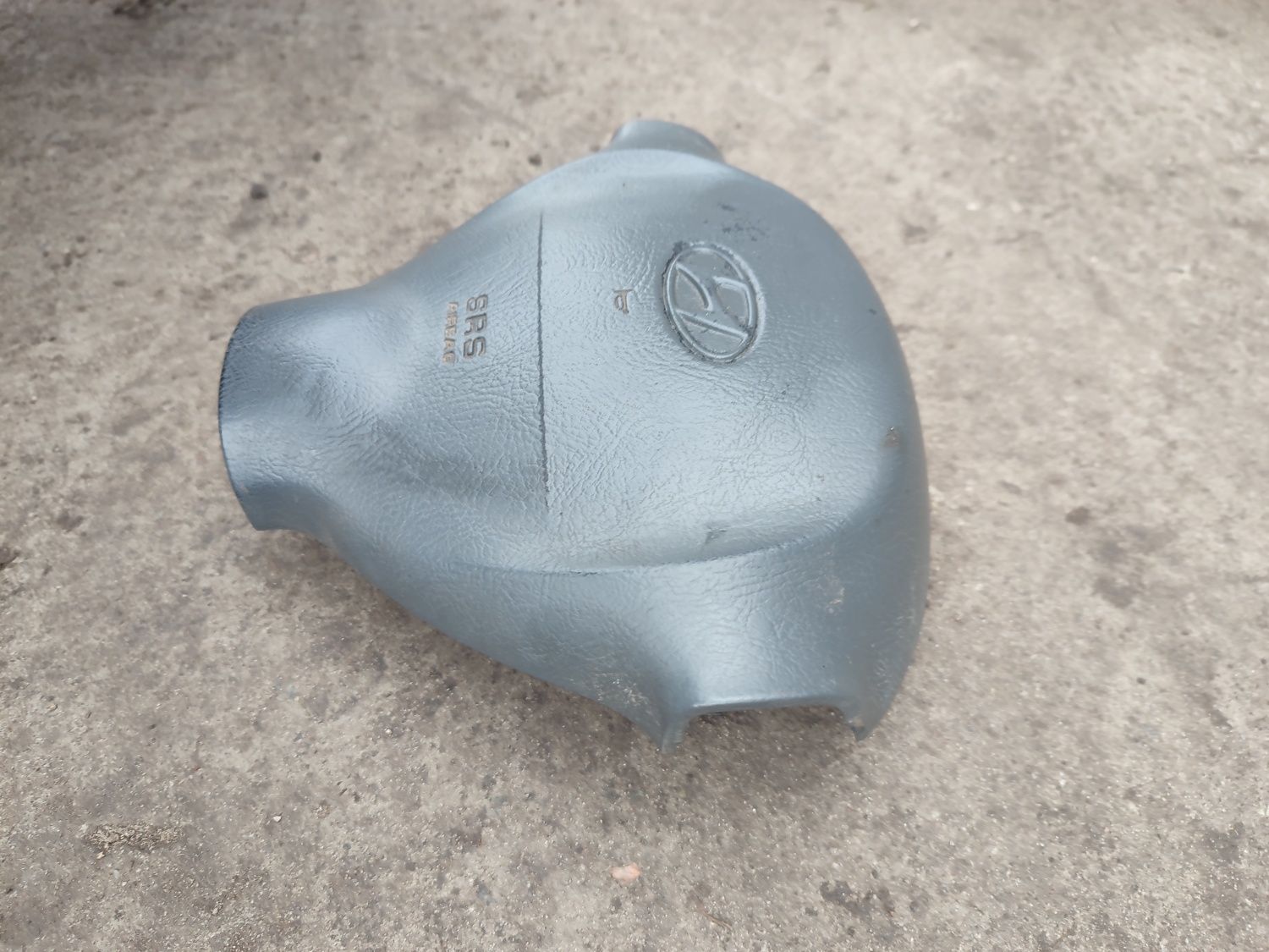 Продам водительскую подушку безопасности airbag на hyundai santa fe 1