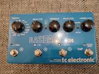 Efekt gitarowy TC Electronic Flashback X4 Delay Looper Pogłos
