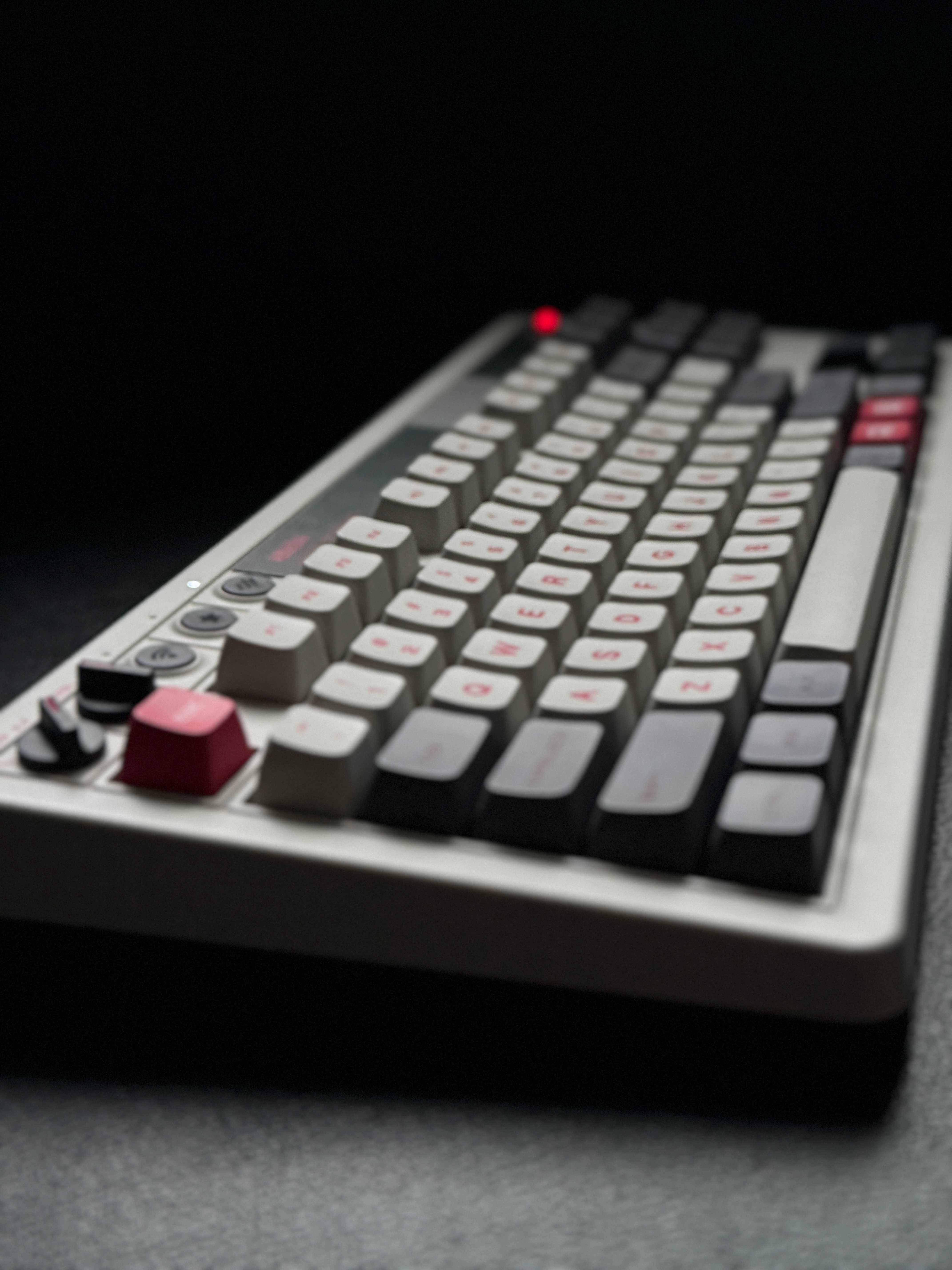 Klawiatura bezprzewodowa 8BitDo 108 N Edition – TKL retro (BT/2.4G)