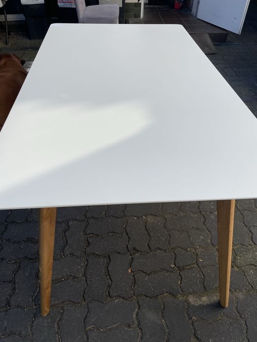 Stół z krzesłami, dowoz