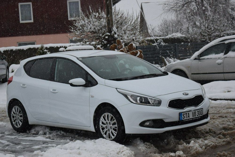 Kia Ceed 1.4B 2015r/ Kamera/ 2 Kpl Kół/ Grzane Fotele i Kierownica/ Sprowadzony