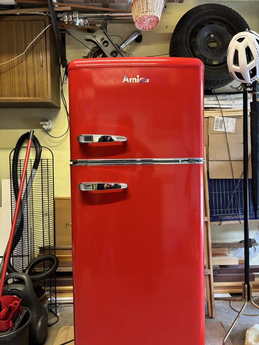 Lodówka Amica KGC15630R Retro Czerwona 144 cm – Stan Bardzo Dobry