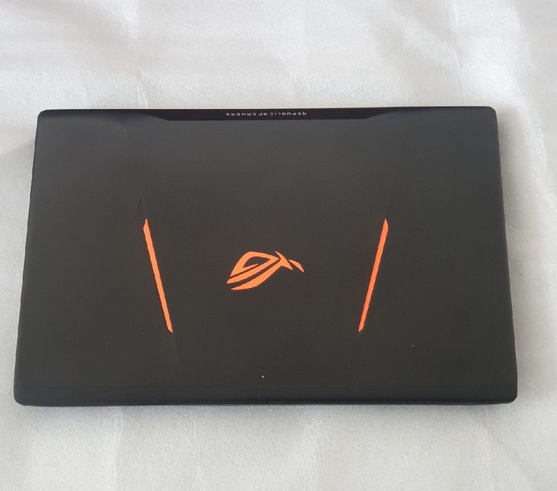 Asus ROG Strix GL553VE15,6" i7-7700 HQ, GTX 1050Ti, 8GB RAM, 1 TB HDD