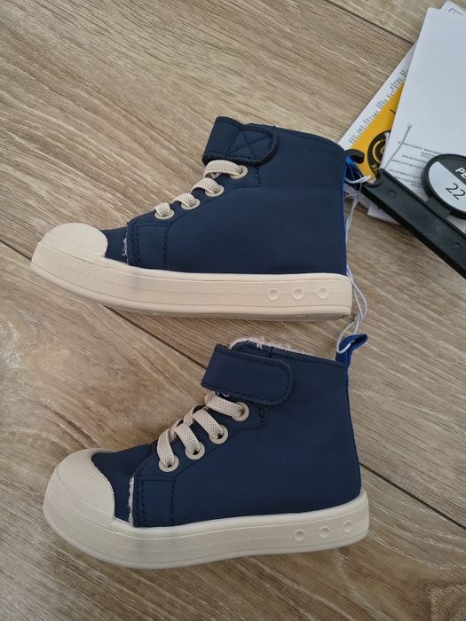 Nowe buty dziecięce-ocieplane, rozmiar 22