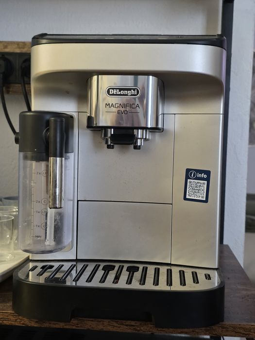 Máquina de Café Delonghi Magnífica Evo