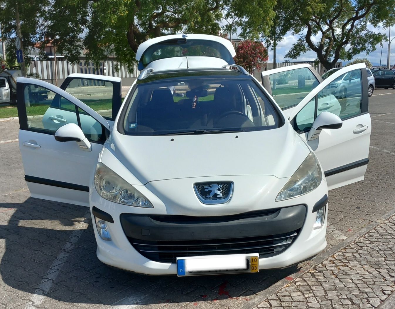 CARRINHA PEUGEOT 308SW COM TETO PANORÂMICO.Em muitíssimo bom estado.
