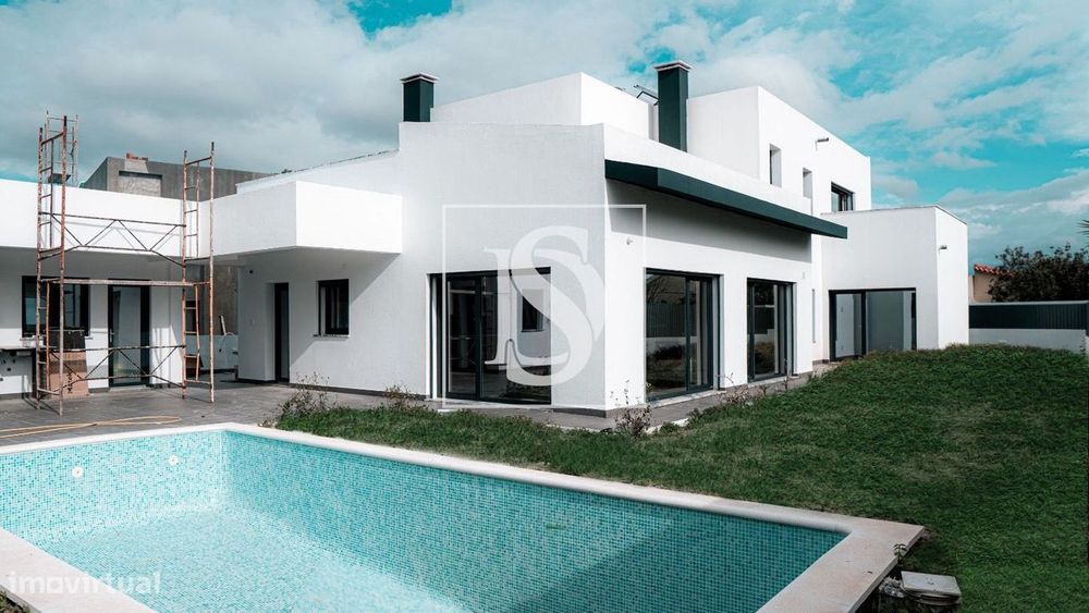 Moradia T5 com Piscina, Jardim e Garagem