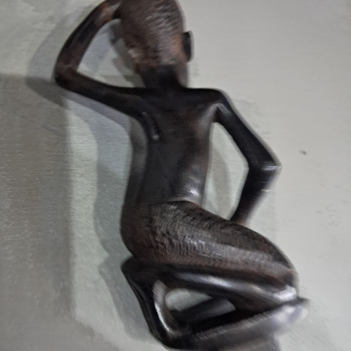 Stary nóż afrykański z drewna hebanowego