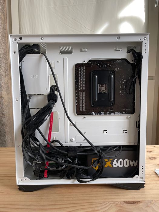 Gaming Desktop com Ryzen 5 e Nvidia GTX 1650s