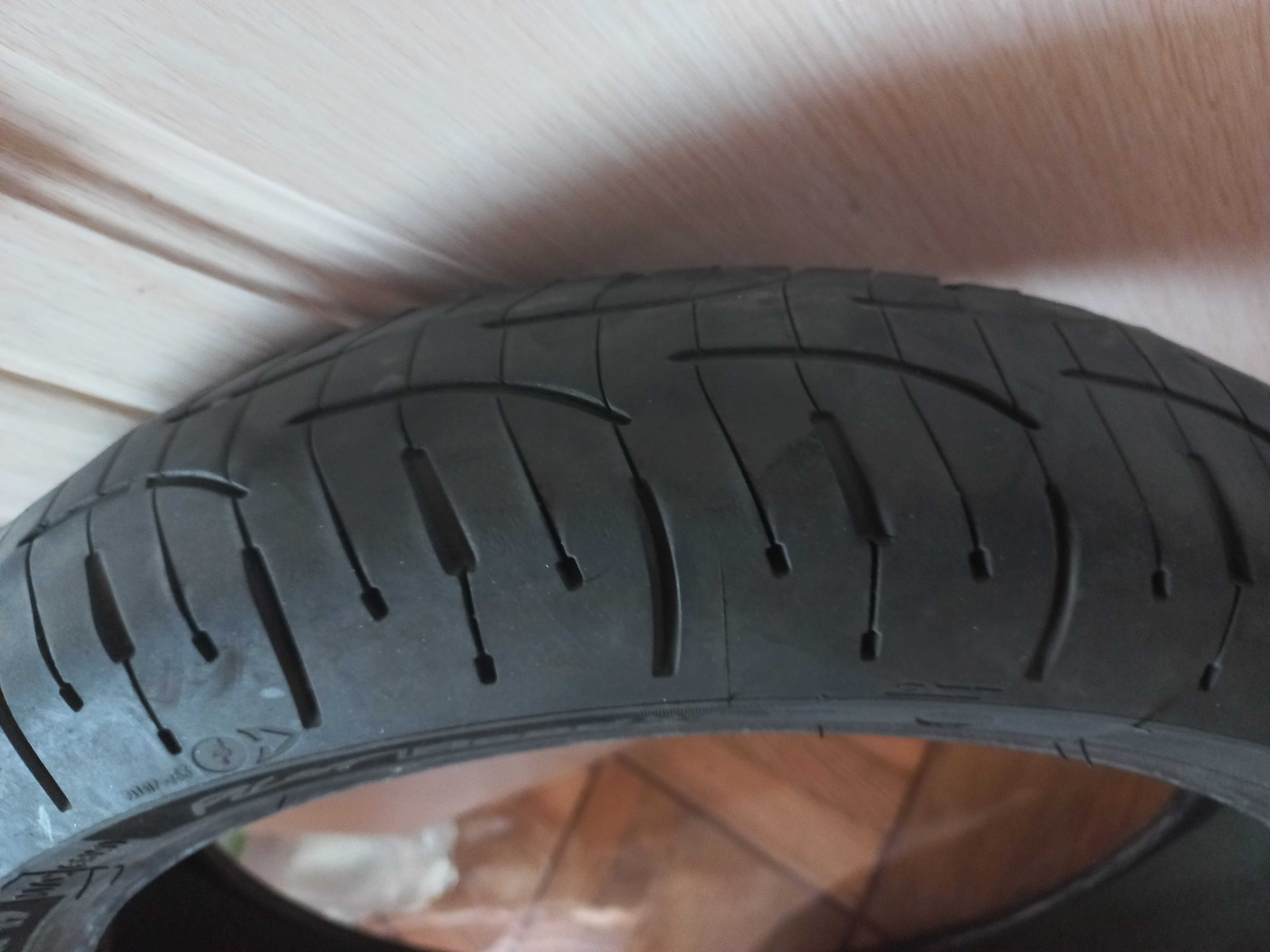 Michelin Pilot Road 4. 120/70-17.