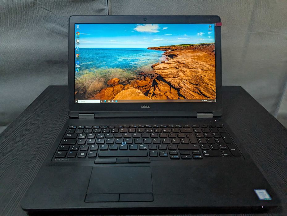 Portátil Dell E5570 15" | I5 | 16GB | 256GB | 1920x1080