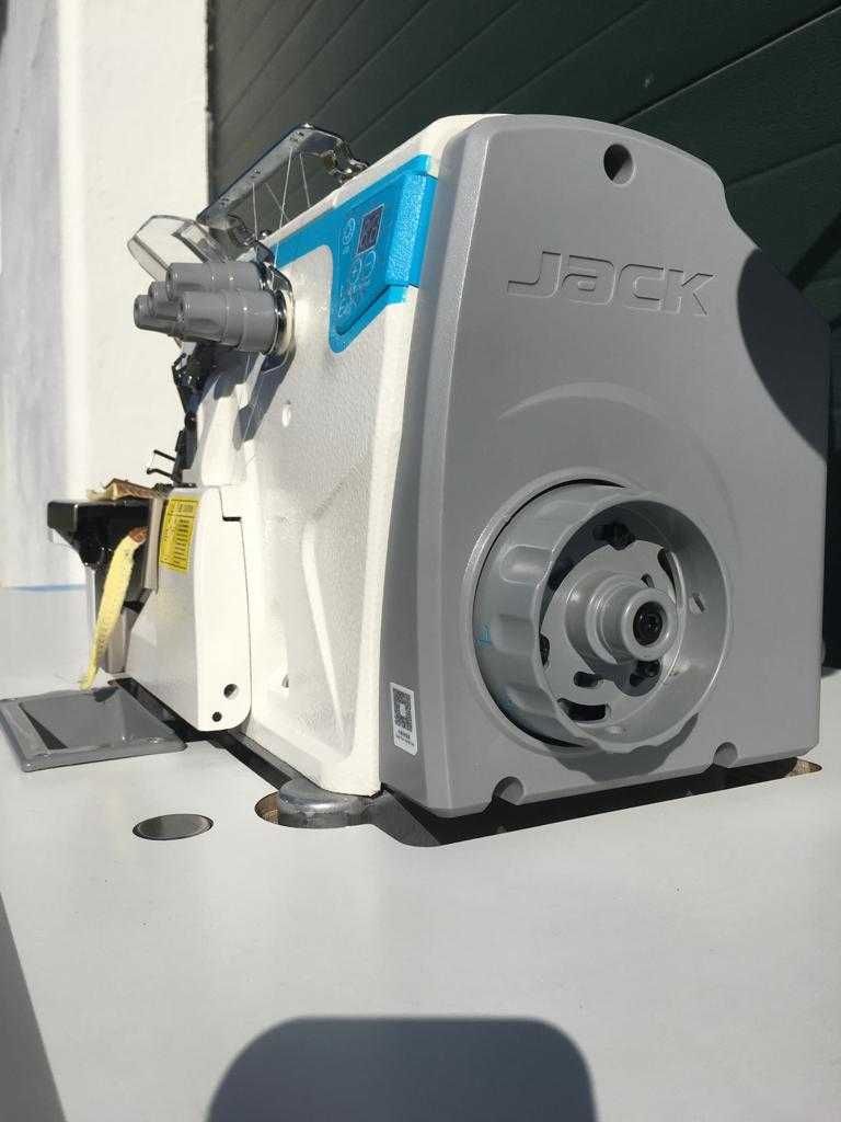 Máquina corte e cose industrial / Overlock  Jack E4S