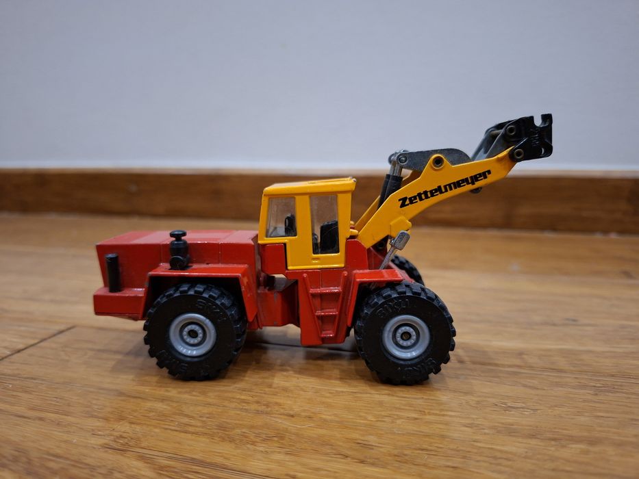 Model Siku 2366 Zettelmeyer ZL4002 ładowarka