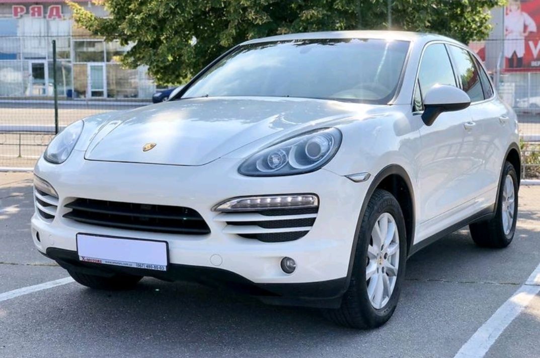 Porsche cayenne.