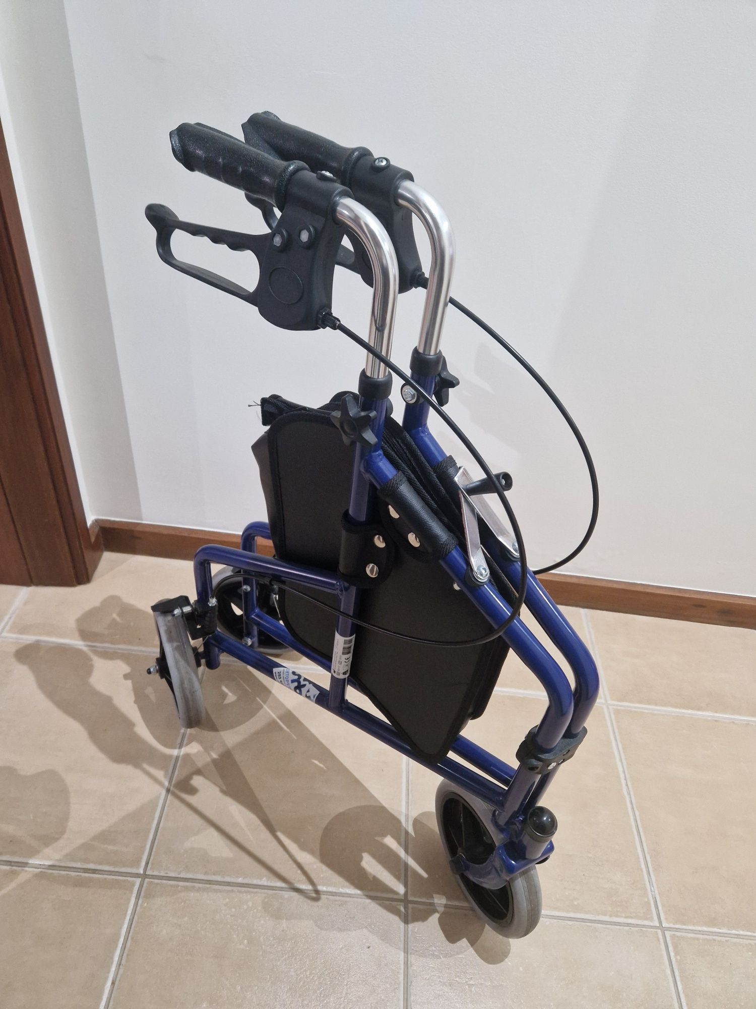 Andarilho para adultos com 3 rodas