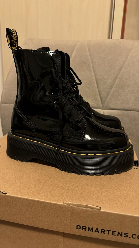 Dr. Martens jadon