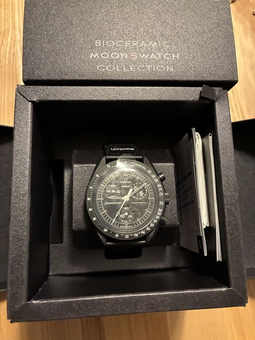 Swatch x Omega Bioceramic Moonswatch Mission To Moonphase Snoopy Black