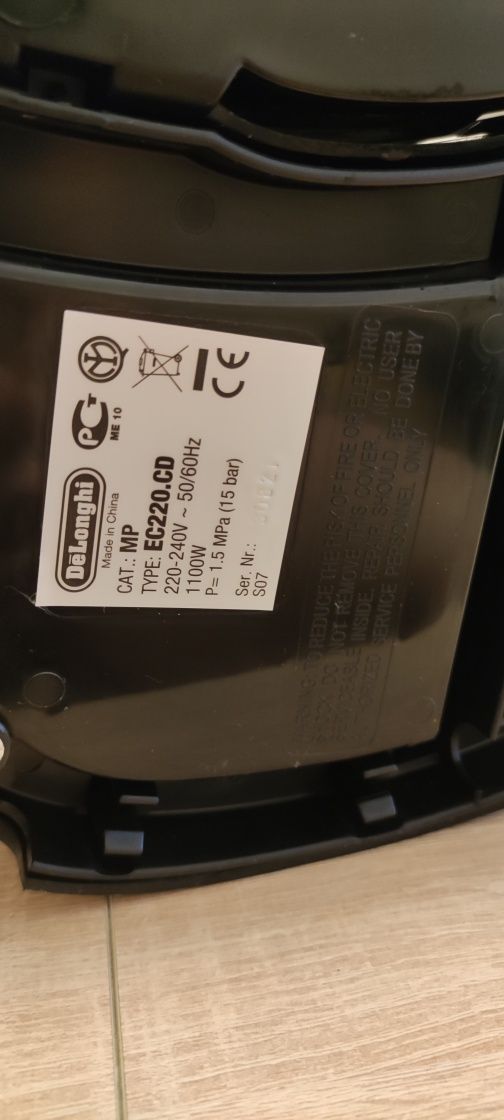 Kolbowy ekspres ciśnieniowy deLonghi EC 220.CD - jak nowy