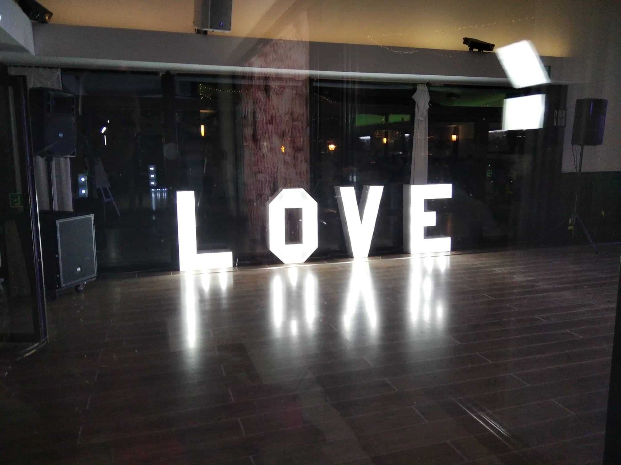 Fotobudka na wynajem wypożycz led LOVE Fotobudka 360