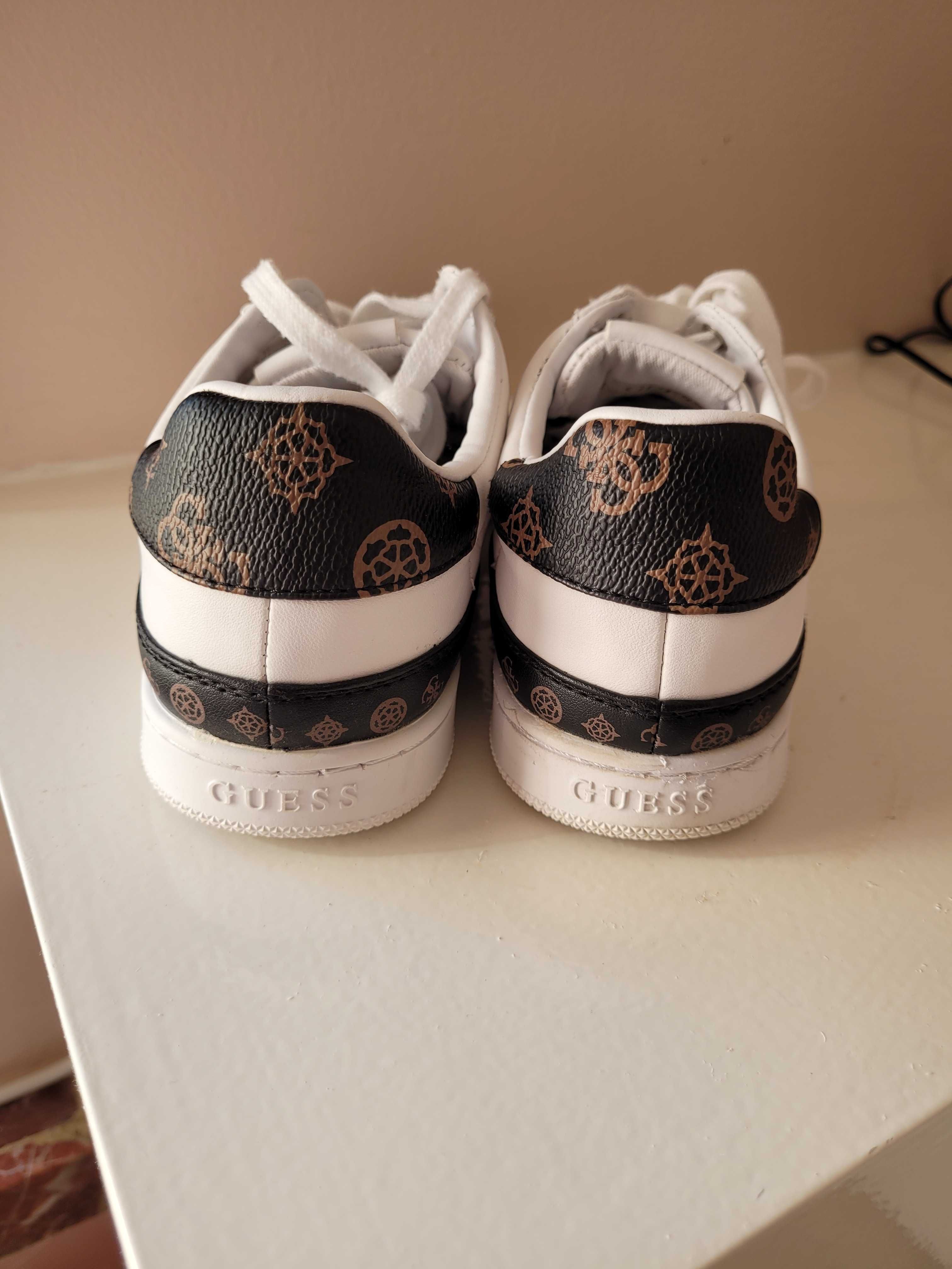 Buty damskie Guess 35