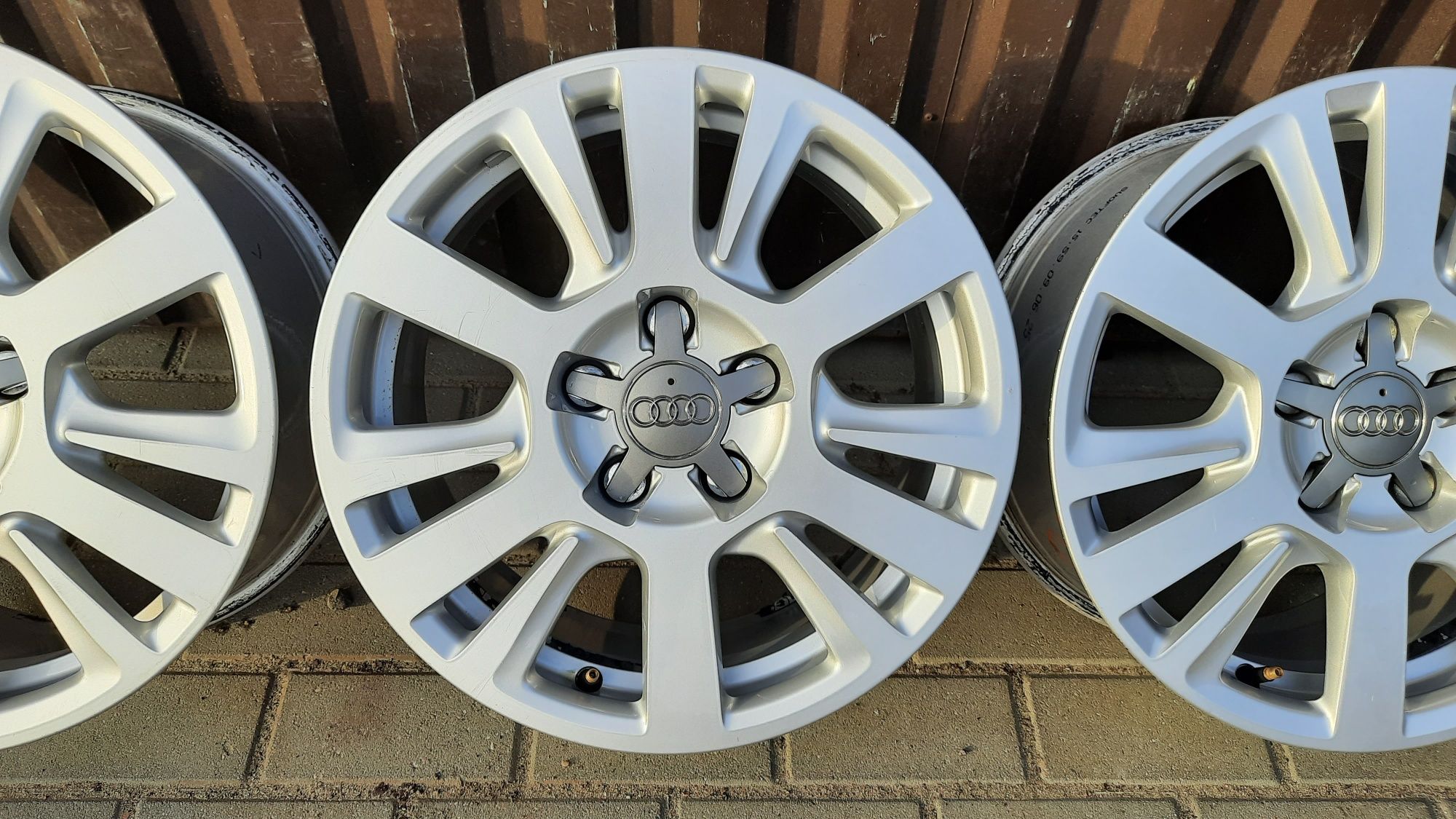 Sprzedam felgi aluminiowe Audi A4 5x112 16 cali zobacz!!!