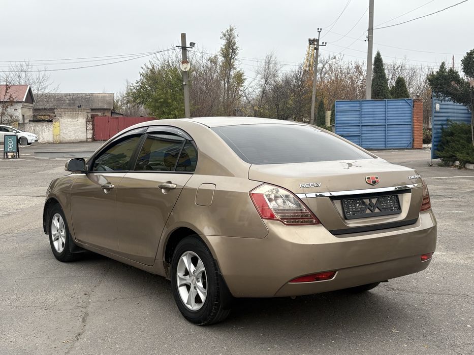 Гарна Geely Emgrand 7