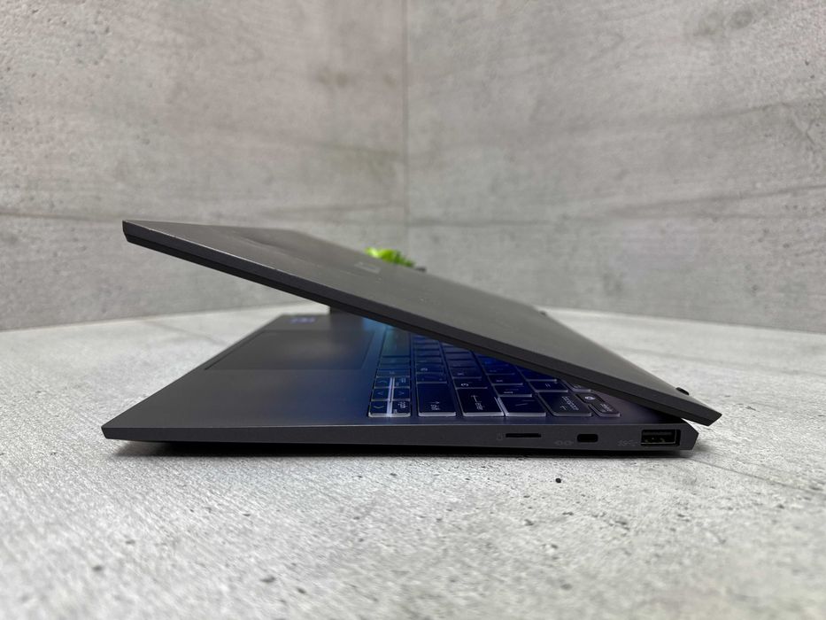 Стильний ноутбук MSI Prestige 13 AI Evo/32 ddr5/512 ssd/Intel Ultra 7