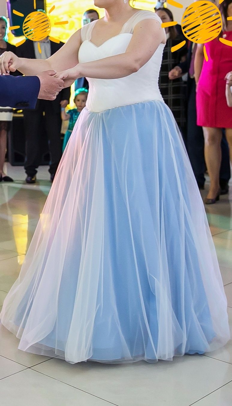 Suknia ślubna błękitno-biała