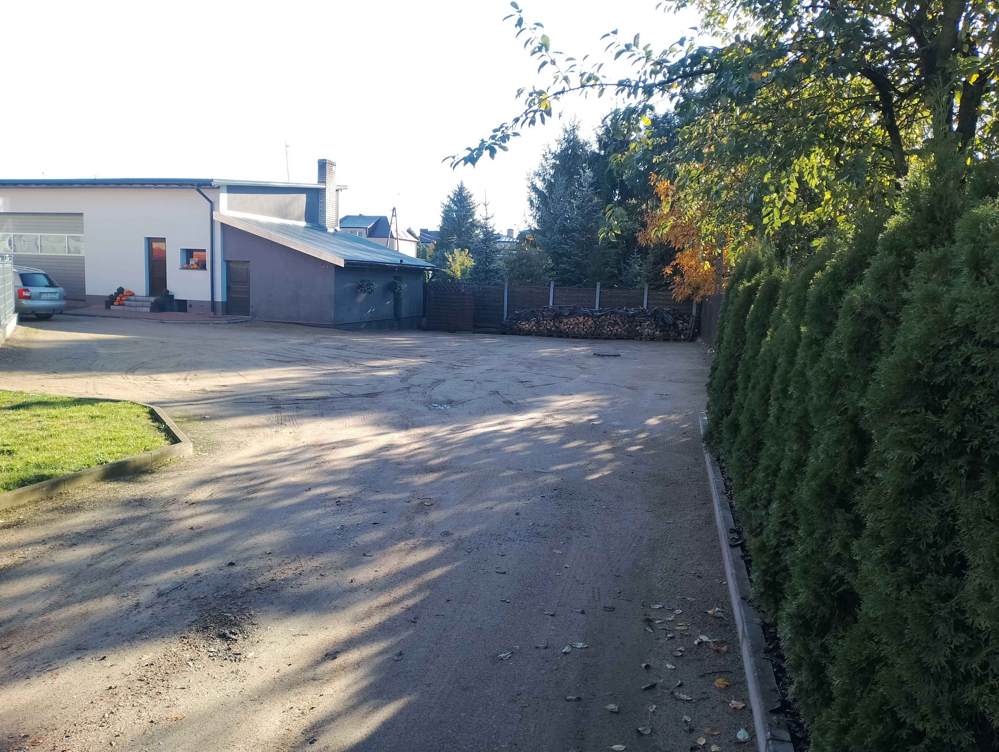 Sprzedam działkę 724m2 z budynkiem handlowo-usługowym Dąbrowa Biał.