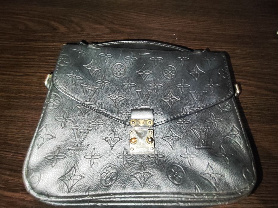 Продам женскую сумку Louis Vuitton