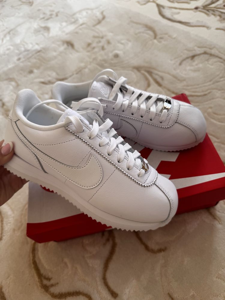 Білі кросівки Nike Cortez оригінал 35 розмір