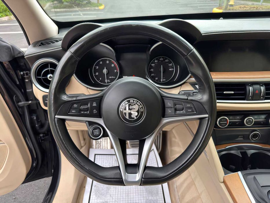 Alfa Romeo Stelvio      2018