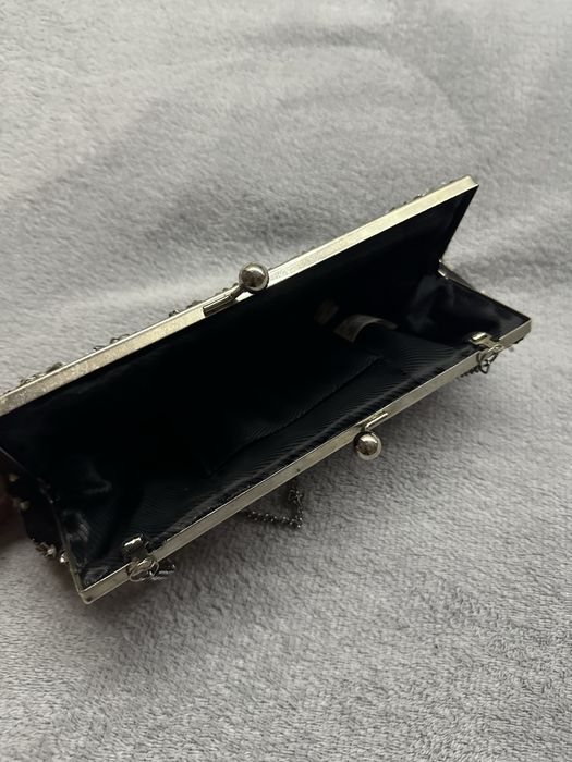 Чорна вечірня сумочка зі стразами