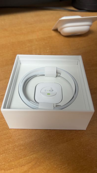 AirPods Pro MagSafe Charging Case