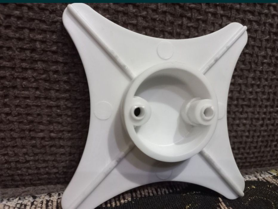 Підставка для корпусу м'ясорубки Ельво.
Нова.Купили,але не знадобилася