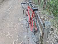 Bicicleta ucal supervoadora antiga estrada