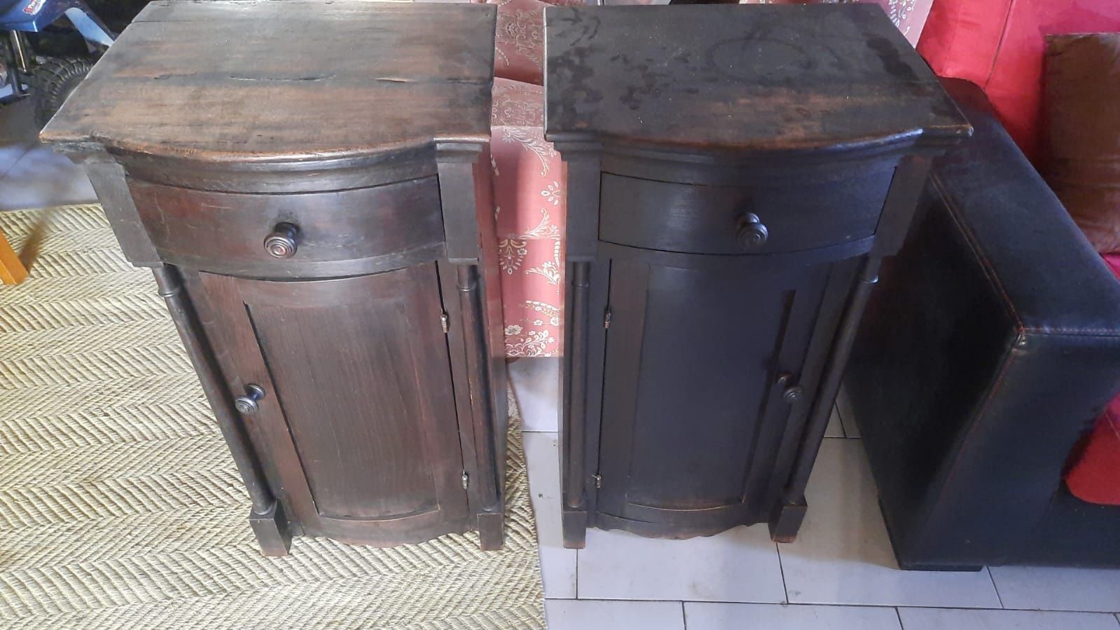 Mesinhas de cabeceira antigas. Tenho 2