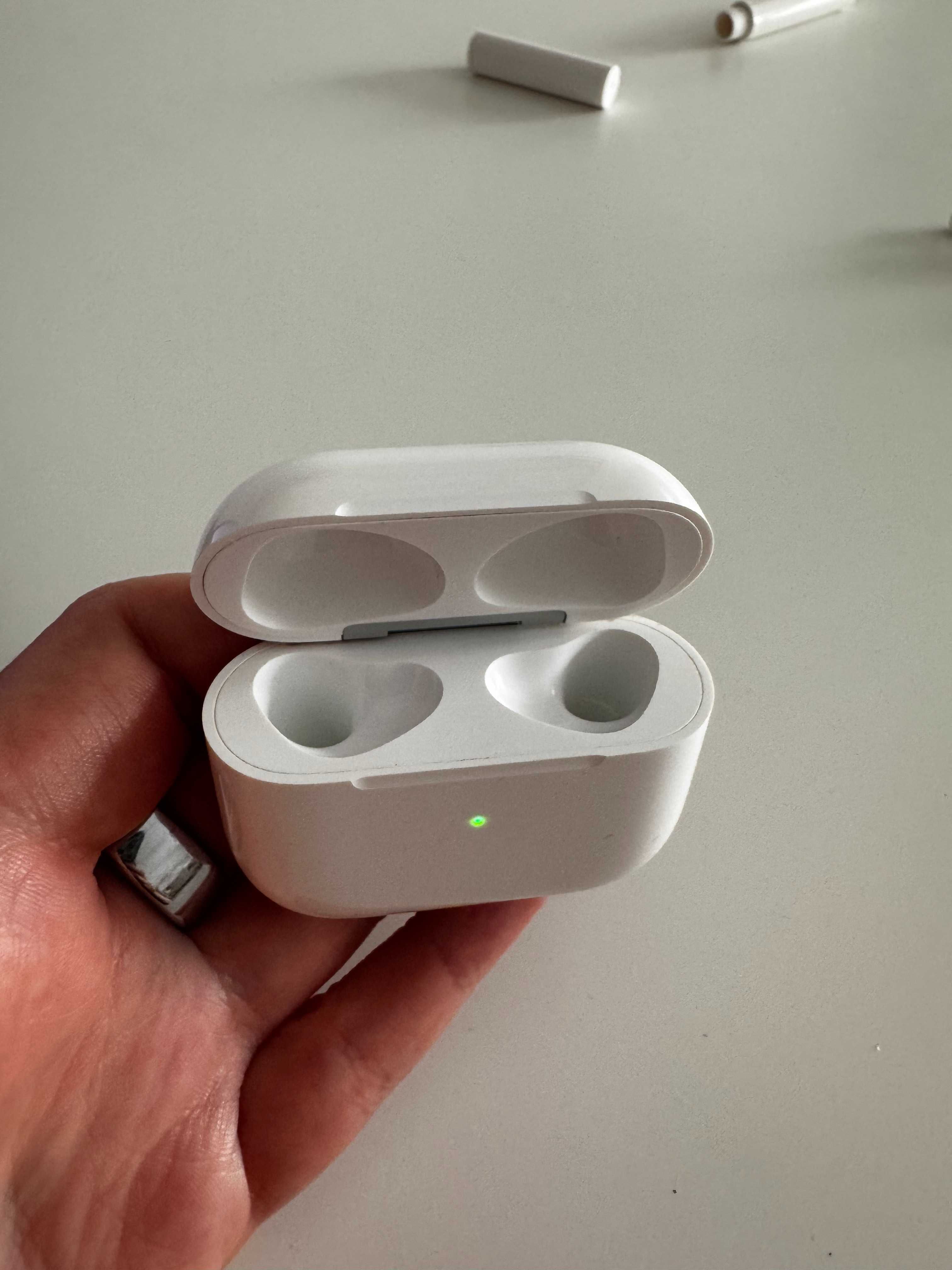 Oryginalne Etui / Box do Ładowania Apple AirPods 3 Gen - Model A2566