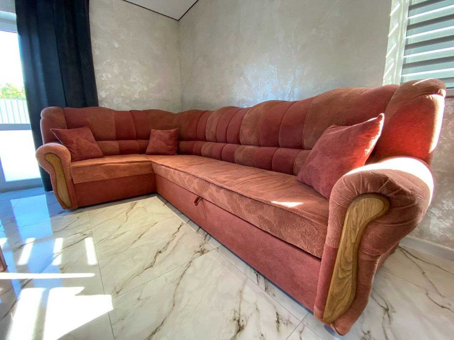 Продам кутовий диван з кріслами