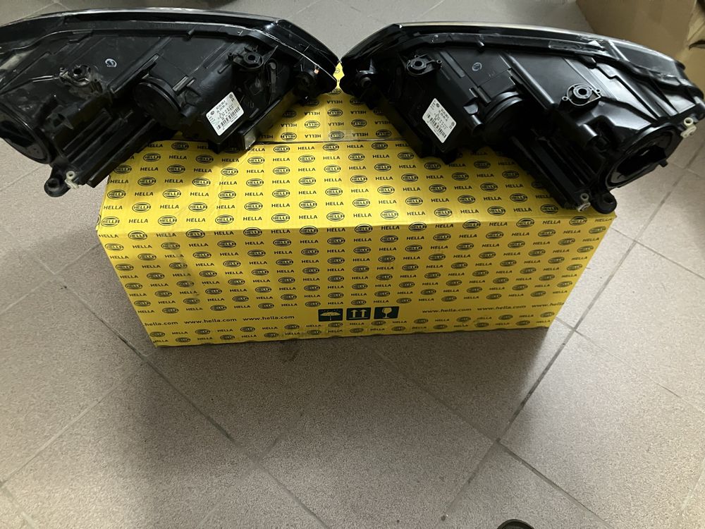 Lampa Przód Reflektor P/L VW Jett MK6 Hella