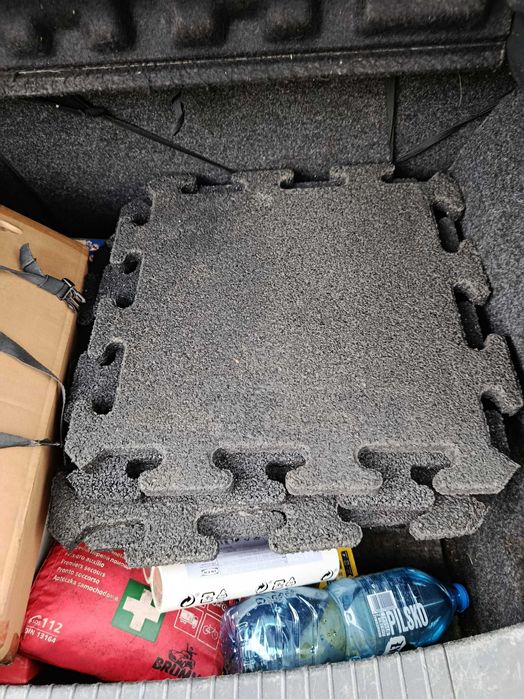 Mata gumowa do ćwiczeń 43 x 43 cm grubość 18 mm