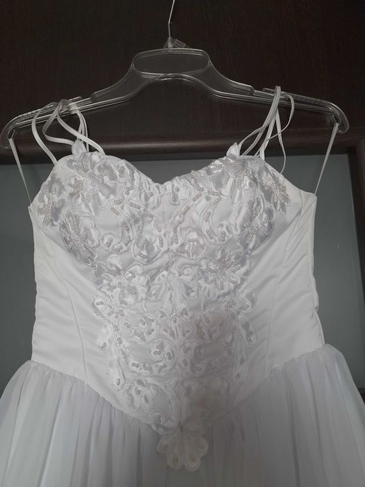 Suknia ślubna + sztywna halka + rękawiczki + długi welon