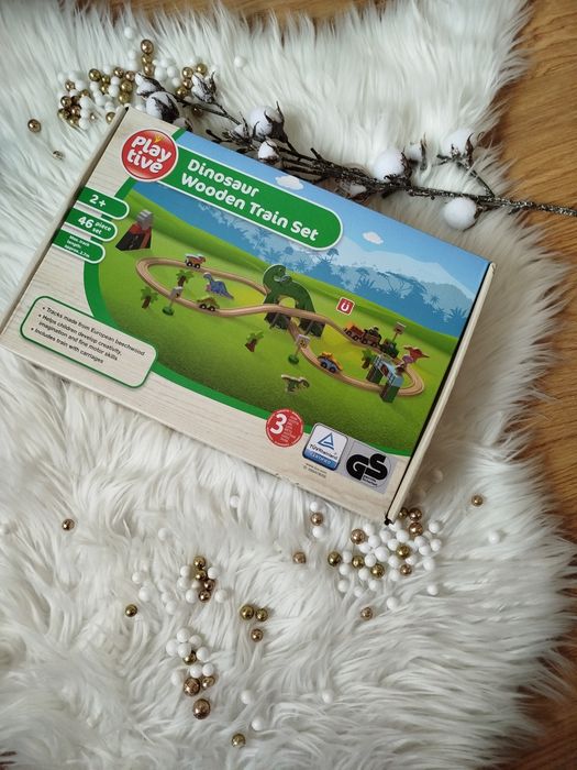 Drewniana kolejka park dinozaurów