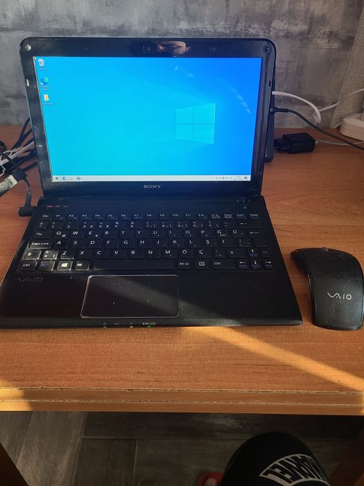 Ноутбук Sony VAIO SVE111B11M AMD E2 / 8GB / 500GB